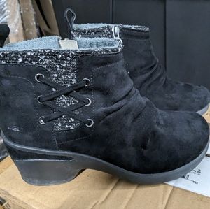 JBU water Resistant Black boots Size 8 1/2